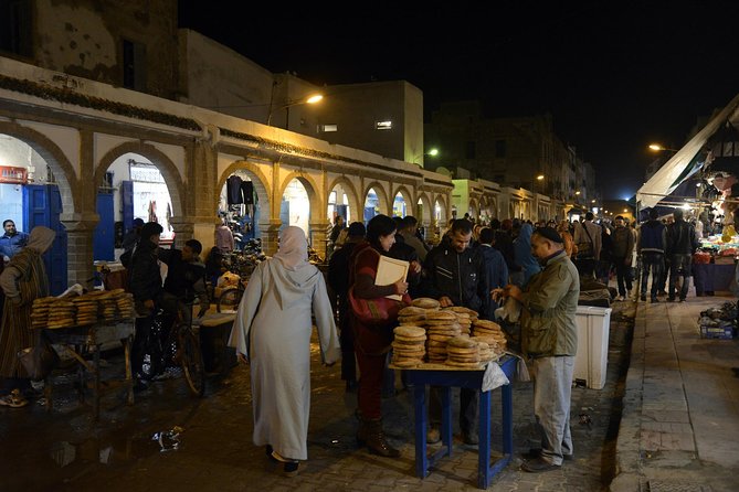 Essaouira Guided Tour: 3 on 1 - Nightlife tour, Live like a local & Street food - The beach and the evening atmosphere