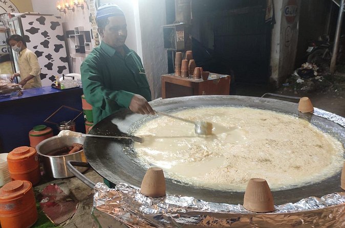 Evening Hyderabad Street Food Walk with Hyderabad Biryani - Final stop: chai and Osmania biscuits
