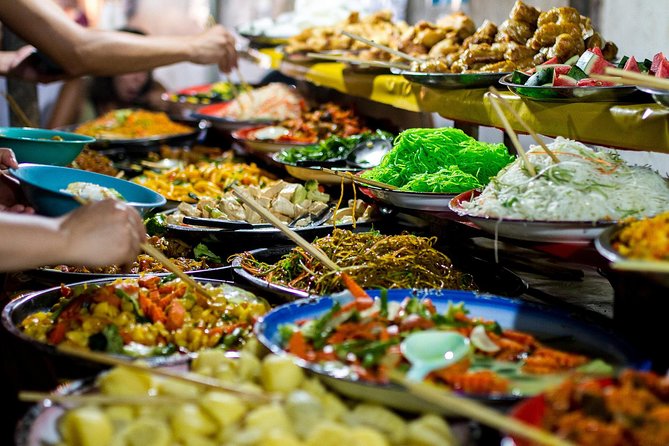 Famous Thai Street Food Tasting Experience! - The guide makes the difference