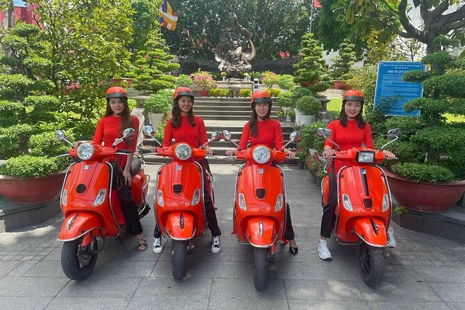 Female Riders Vespa Night Street Food + Train Street food 4 Hours - Train Street and the final egg coffee