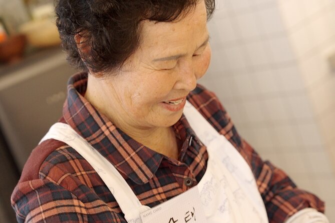 Flavors of Seoul: Grandma's Handmade Noodles to Night Market Tour - Who should book this experience?