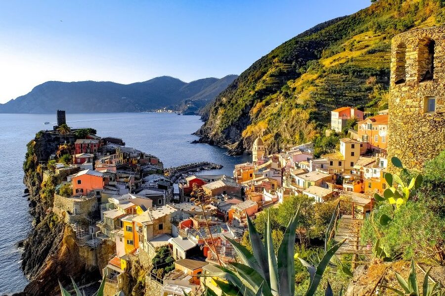 Florence: Cinque Terre Day Trip with Optional Street Food - Seeing Vernazza from land and sea