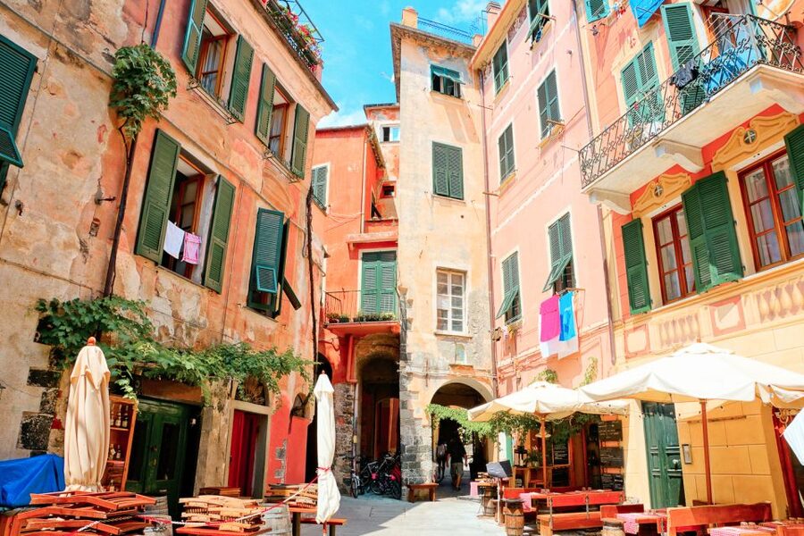Florence: Day Trip to Cinque Terre with Optional Street Food - The 10-minute boat cruise