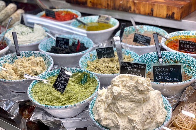 Florence Street Food and Sightseeing Small Group Tour - Florence’s landmark square in one short passage