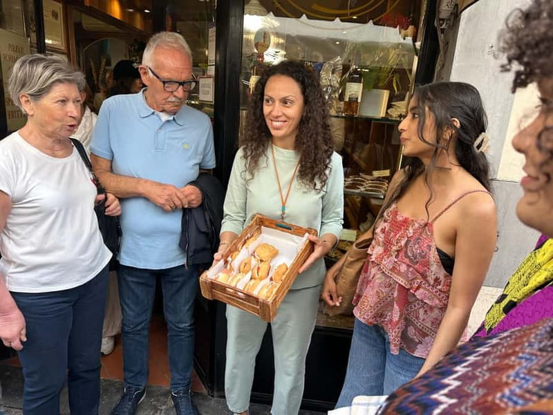 Florence: Street Food Tour with Wine & Local Guide - Why food is a smart way to meet Florence