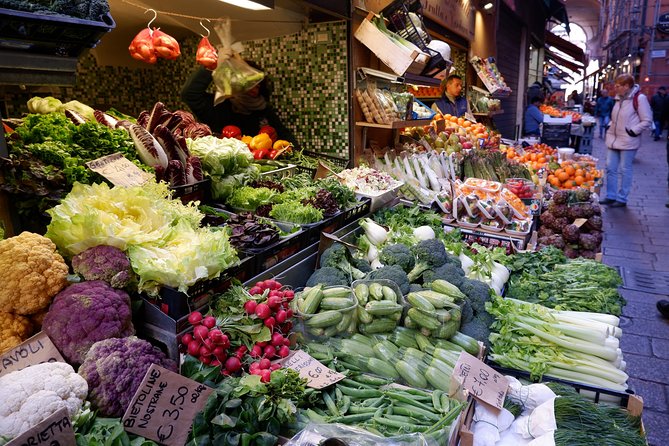 Food markets tour with a local! - Timing, group size, and practical details