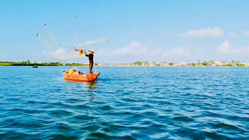 From Da Nang: Hoi An Old Town Tour, Night Market & Boat Ride - Shopping beneath the lanterns