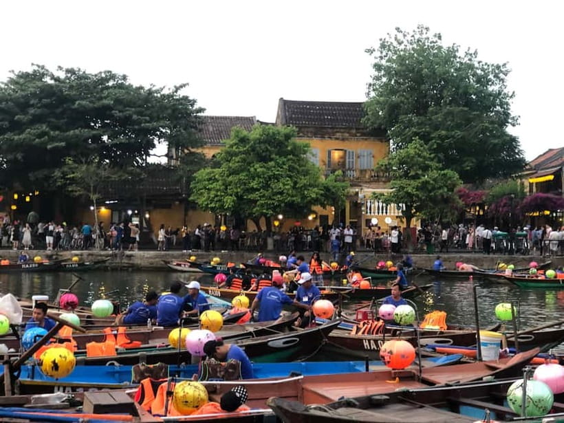 From Da Nang: Hoi An Old Town Tour, Night Market & Boat Ride - Alleys, handicrafts, and a local dinner