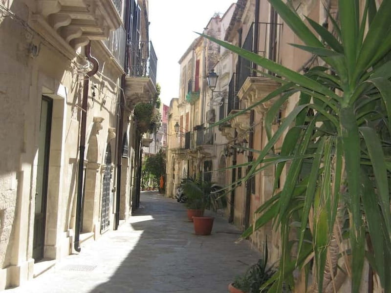 From Taormina: Syracuse Tour with lunch in Food Market - Why Ortigia makes a strong Syracuse introduction