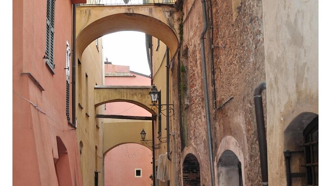 Genoa Walking Tour: Discover Hidden Treasures and Street Food - Via Giuseppe Garibaldi and Genoa’s palace wealth