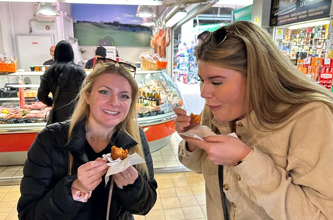 Gourmet Street Food and Guided Sightseeing Tour In Rome - Pizza and Roman street food along the way