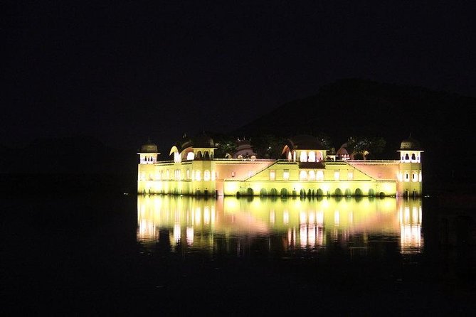 Guided Night Tour of Jaipur With Optional Street Food Tasting - Jal Mahal and the palace in the lake