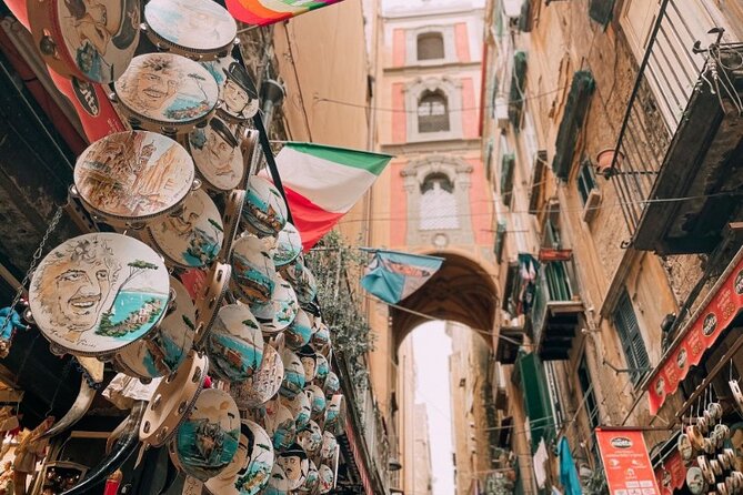 Guided tour of Naples combined with a street food tasting. - Via dei Tribunali and the old-center rhythm