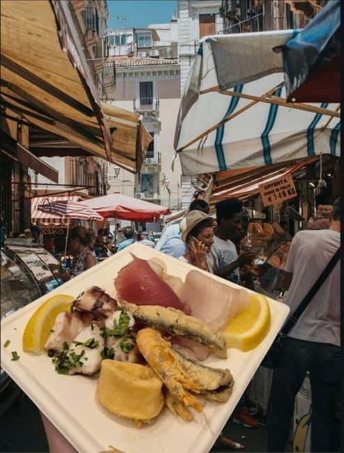 Guided tour of Ortigia with Fish Street Food at the market - Piazza Archimede and the Fountain of Diana