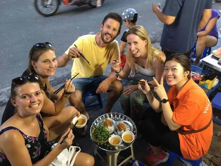 Ha Noi : Small Group Hanoi Street Food Tour - Walking through the Old Quarter