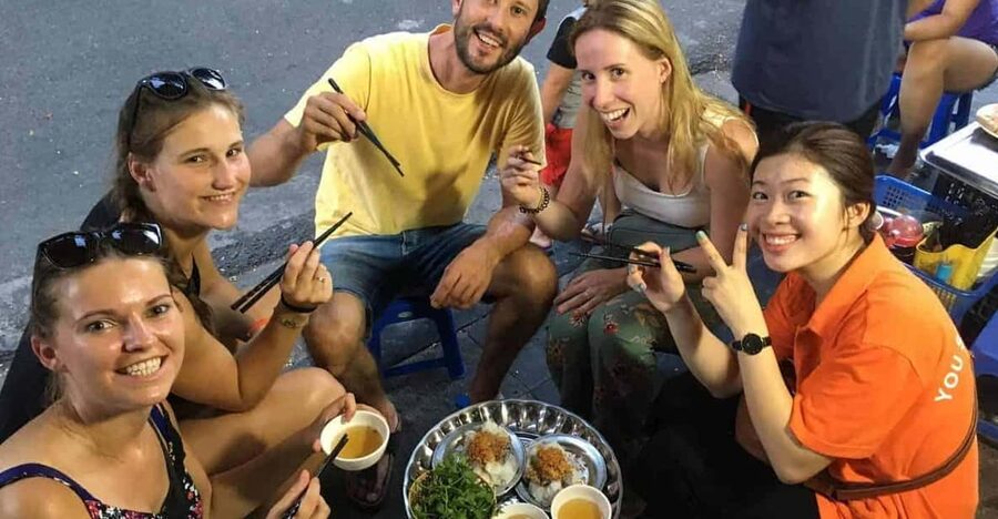 Ha Noi : Small Group Hanoi Street Food Tour - Family food spots and local conversation