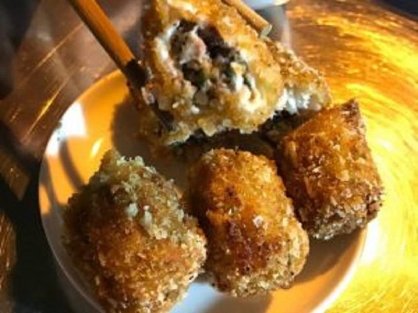 Ha Noi : Small Group Hanoi Street Food Tour - Meeting your guide at 41 Luong Van Can