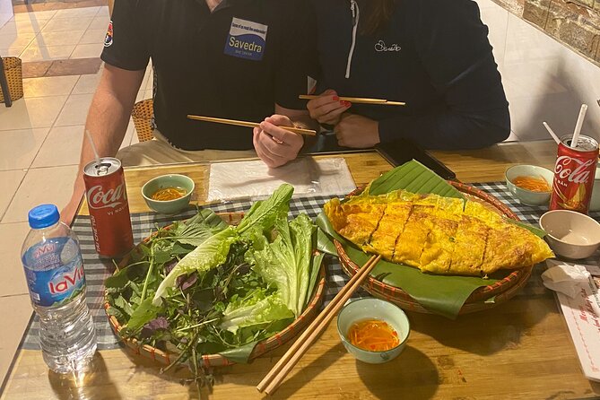 Hanoi: 7 Tasting Street Food Walking Tour and Train Street - What the food stops add to the evening