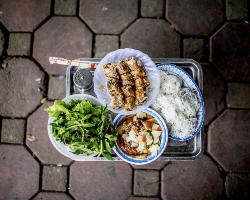 Hanoi: 7 Tastings Street Food Tour with Train Street - Seven tastings, from steamed rice pancakes to egg coffee