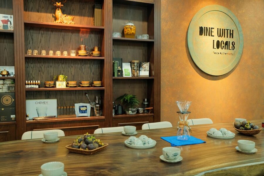 Hanoi: Authentic Old Quarter Street Food Walking Tour - What the Guide Adds Beyond the Food