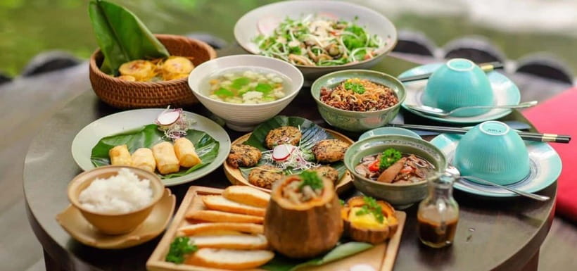 Hanoi: Authentic Old Quarter Street Food Walking Tour - The First Streets: Getting a Feel for Hanoi’s Food Culture