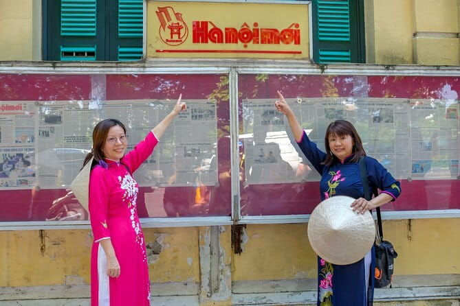 Hanoi Cyclo and Street Food Tour - Pho, banh mi, bun cha, and sweets