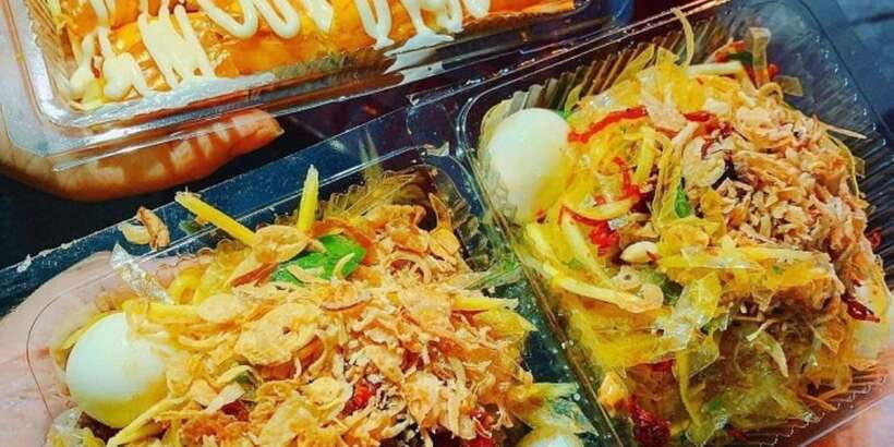 Hanoi: Guided Street Food Tour for small groups - Eating at family restaurants and sidewalk stalls