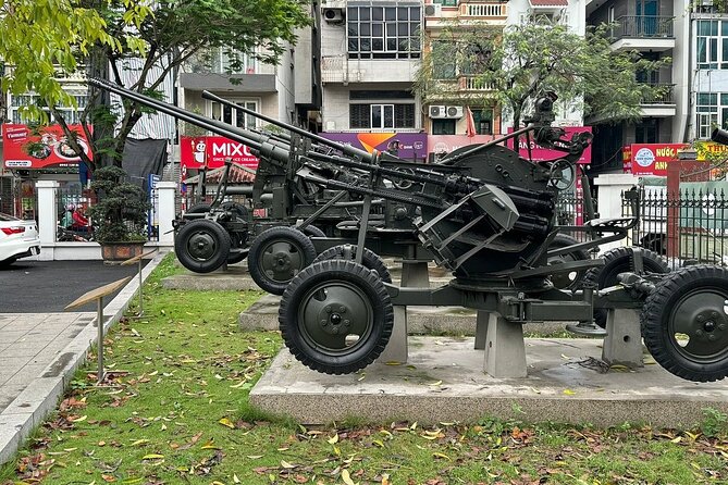Hanoi Jeep Tour Sightseeing Include Street Food and Train Street - Train Street is a short, carefully timed encounter
