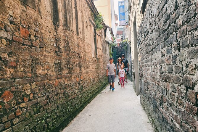 Hanoi Michelin Star Street Food Walking Tour & Train-Street - Bánh xèo and other Michelin-linked stops