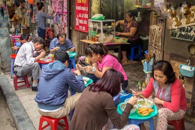 Hanoi Michelin Star Walking Food Tour & Train Street - Michelin-nominated dishes without the formal restaurant price