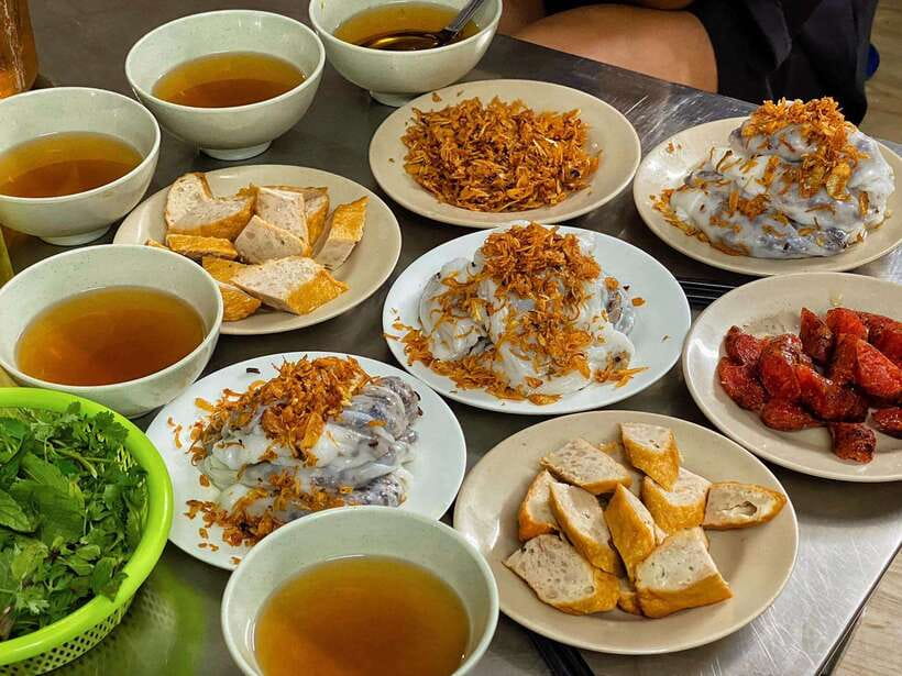 HANOI: MOTORBIKING TO TRAIN STREET & STREET FOOD TASTING - Train Street, coffee, and practical expectations