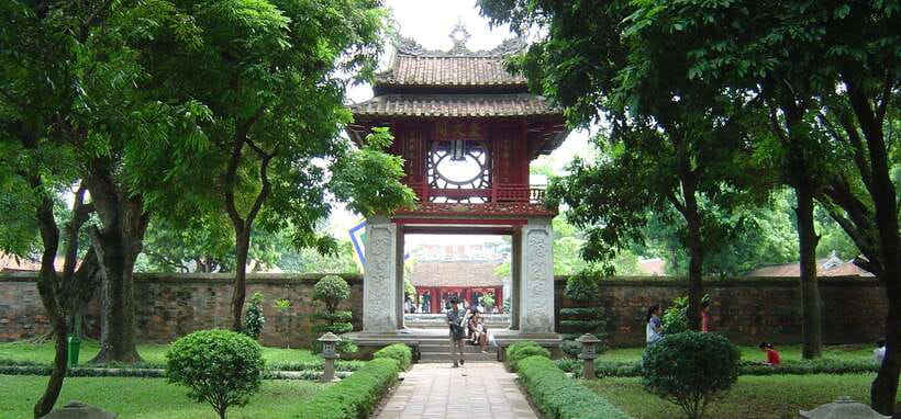 HANOI: MOTORBIKING TO TRAIN STREET & STREET FOOD TASTING - Long Bien Bridge and a quieter side of Hanoi