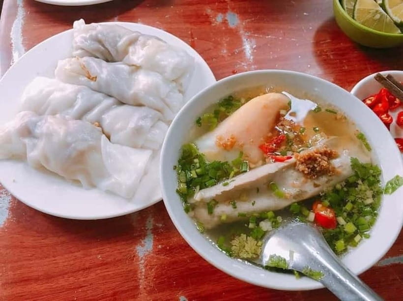 Hanoi: Old Quarter Street Food Tour - Seasonal fruit provides a useful finish