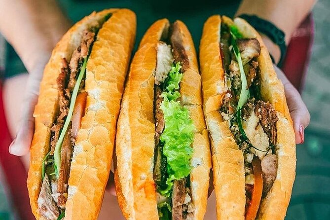 Hanoi Old Quarter Street Food tour with 12 plus tastings - Stop six: che to finish in a cool, sweet way