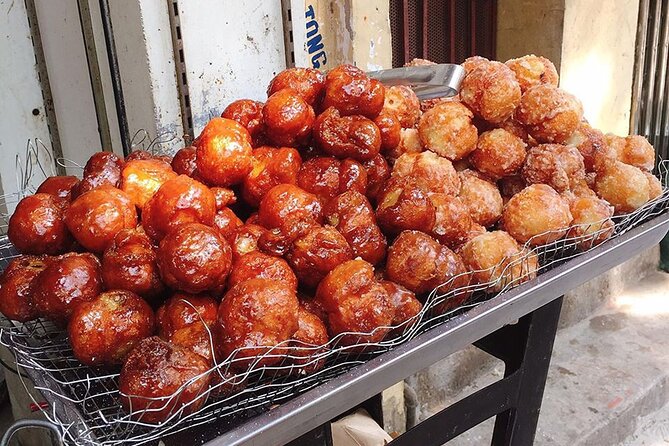 Hanoi Old Quarter Street Food tour with 12 plus tastings - Choosing the train street option