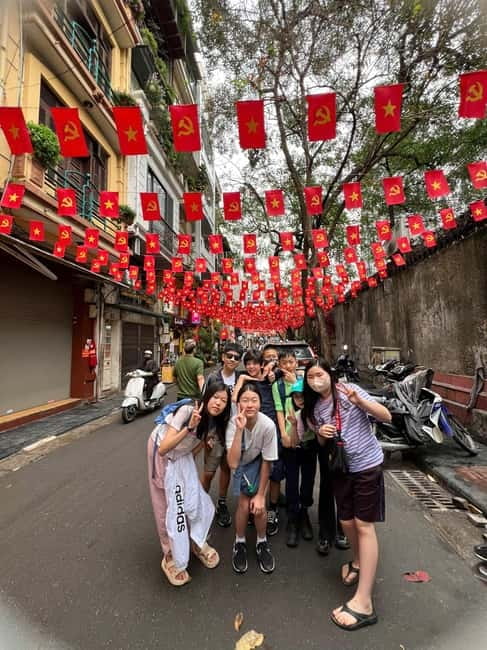 Hanoi: Old Quarter Street Food Walking Tour with Guide - Bun cha shows Hanoi’s smoky side