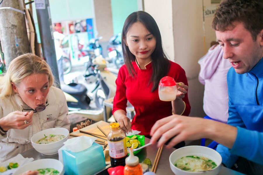 Hanoi: Small-Group Street Food Walking Tour - Banh mi and the art of the Vietnamese sandwich