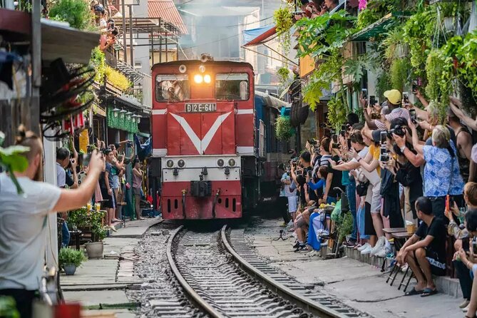 Hanoi Street Food Adventure: Train Street & Local Delights - Six or seven dishes in the Old Quarter