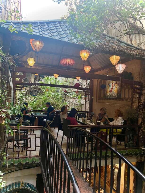 Hanoi Street Food, Coffee Tastings, Alleys Walking Tour - Guom Lake and egg coffee