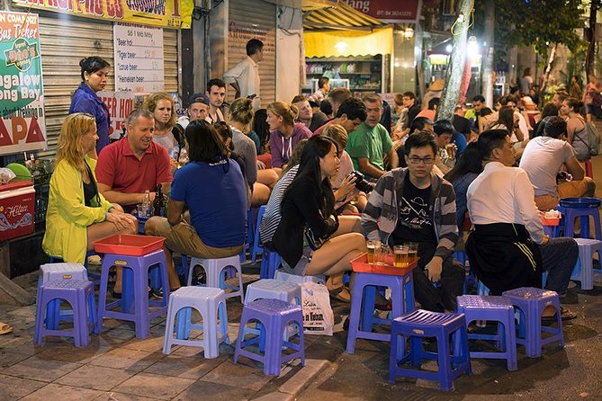 Hanoi Street Food Evening Tour - Market stalls and the maze of the Old Quarter