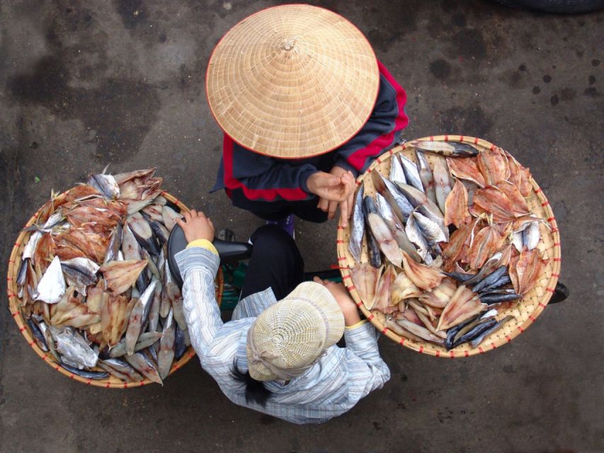 Hanoi: Street Food Experience with 5 Food Stops - Dong Xuan Market: start with the ingredients