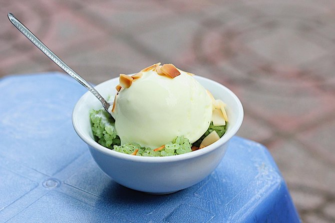 Hanoi Street Food: Small Group Walking Tour with Real Foodie - Flexible departures help with a Hanoi itinerary