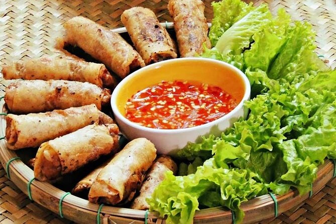 Hanoi Street Food Tour Taste 6 Local Dishes and Drinks - Six small plates across Hanoi’s Old Quarter
