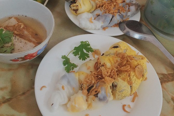 Hanoi Street Food Tour with Train Street Visit - Group size, timing, and walking comfort