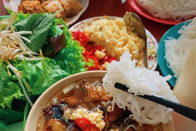 Hanoi The Best Street Food Experience | VEGETARIAN OPTION - Starting with greetings and local context