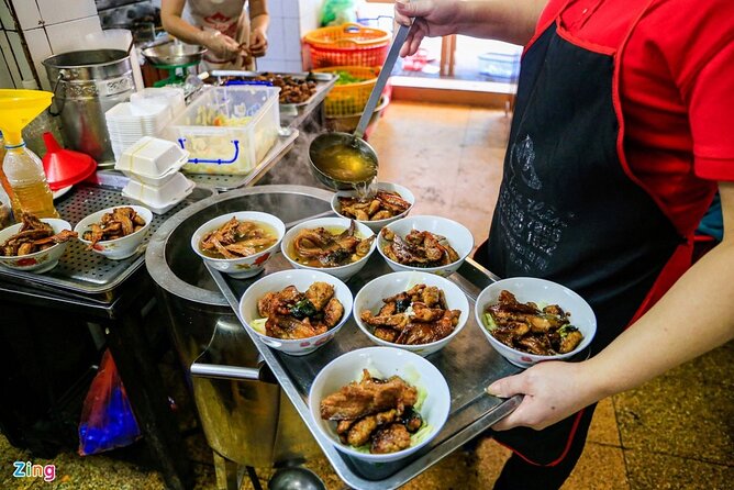Hanoi The Best Street Food Experience | VEGETARIAN OPTION - The normal menu: from bún chả to egg coffee