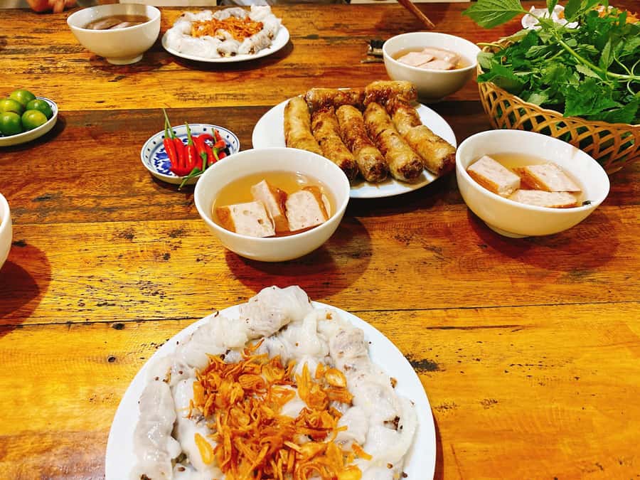 Hanoi Vegan Street Food & Train Street Tour - Banh Xeo or Banh Ran: crisp food with more texture