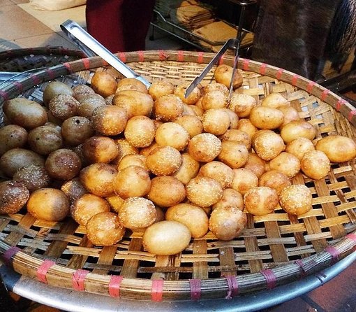 Hanoi Vegan & Vegetarian Street Food Tour - Meeting your guide in Hanoi’s Old Quarter
