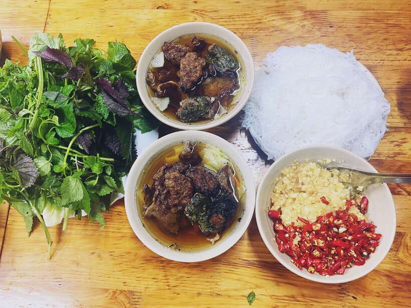 Hanoi: Vietnamese Street Food Tour with Egg Coffee - Why a Hanoi food walk is a smart first activity