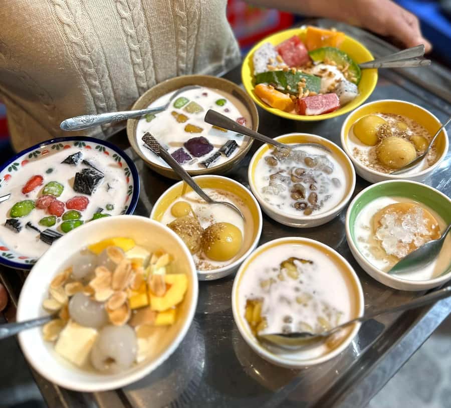 Hanoi: Vietnamese Street Food Tour with Local Guide - The guide makes the difference